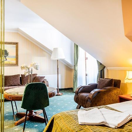 Villa Regent Тикочин Екстериор снимка