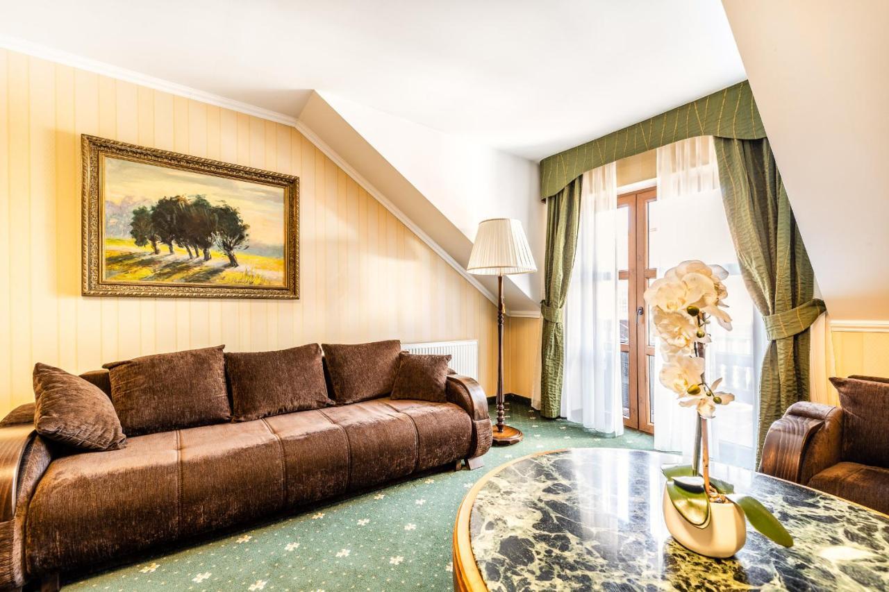 Villa Regent Тикочин Екстериор снимка