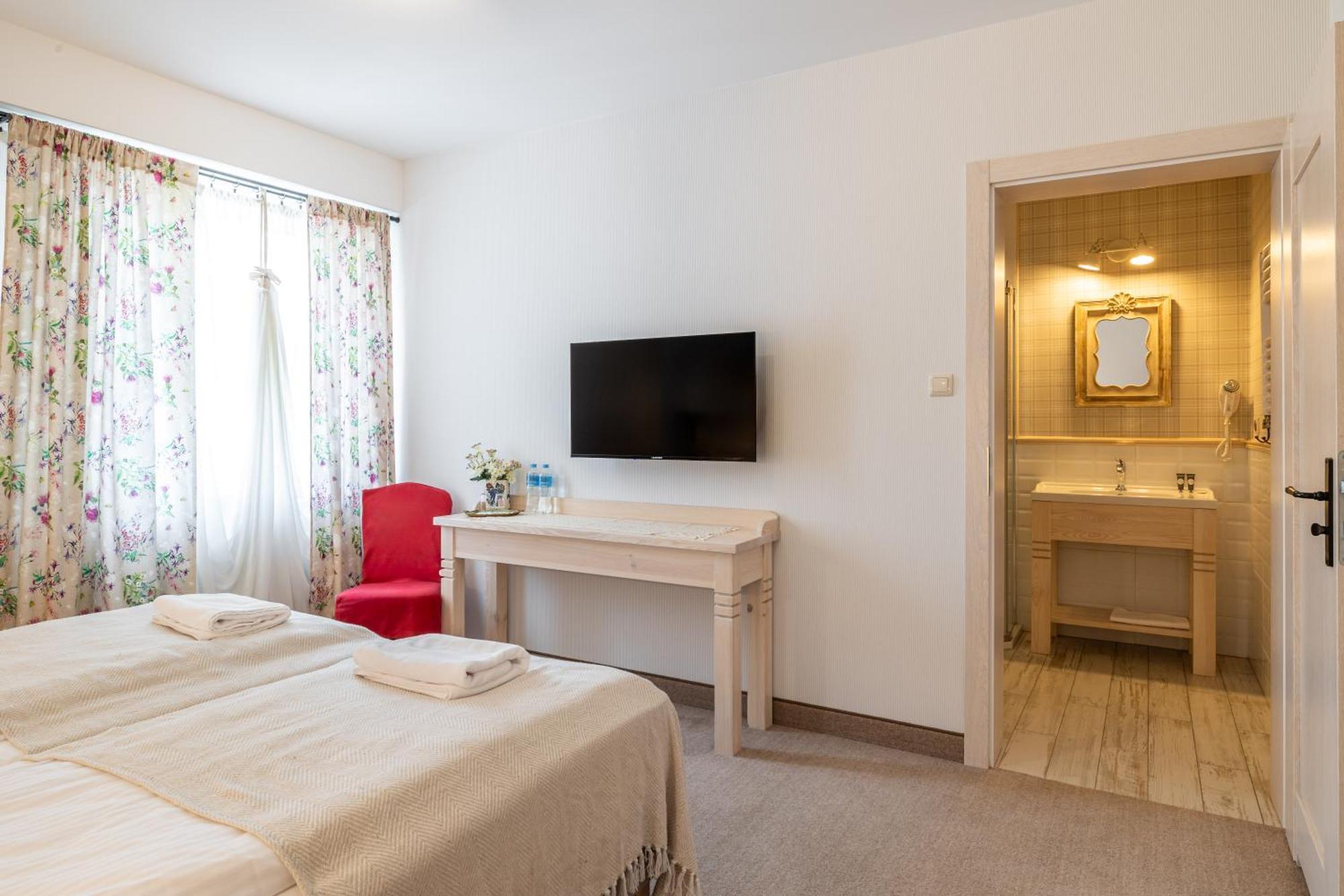 Villa Regent Тикочин Екстериор снимка