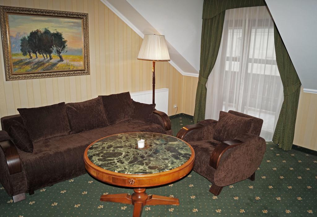 Villa Regent Тикочин Екстериор снимка