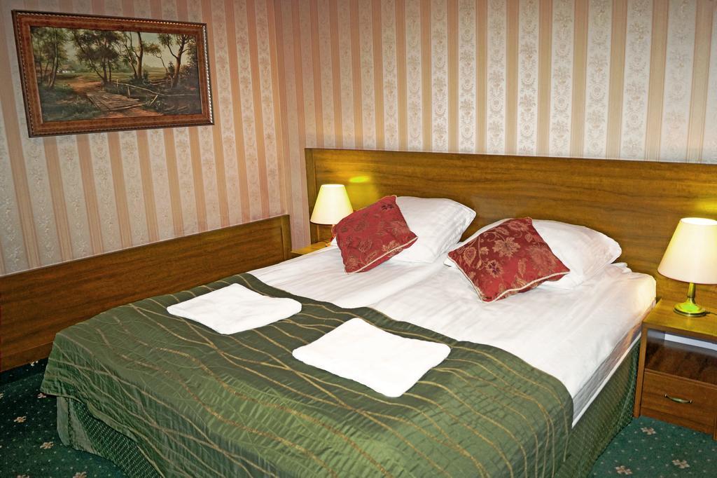 Villa Regent Тикочин Екстериор снимка